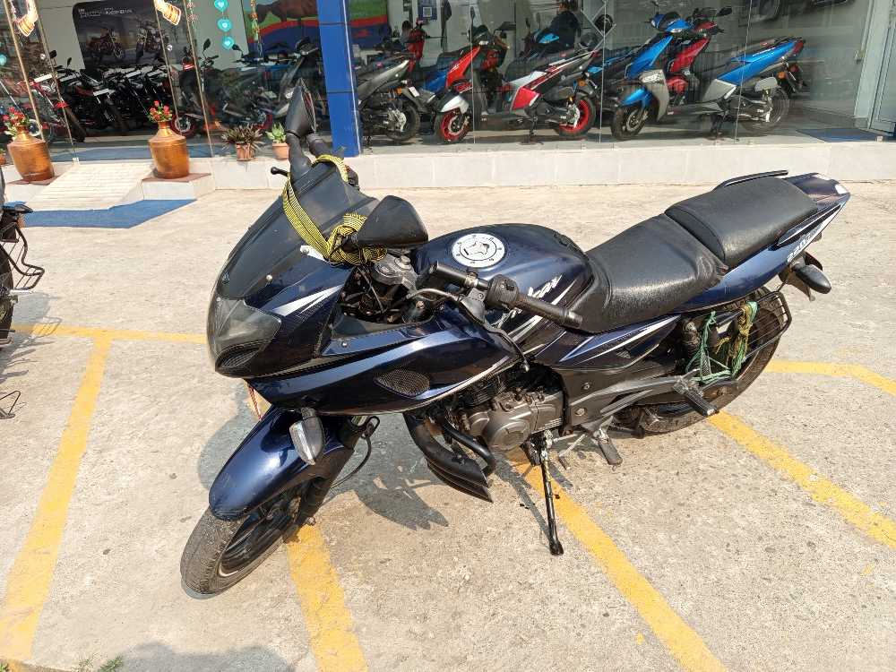 2017 Bajaj Plusar 220 in Hetauda for sale at RamroGaadi.