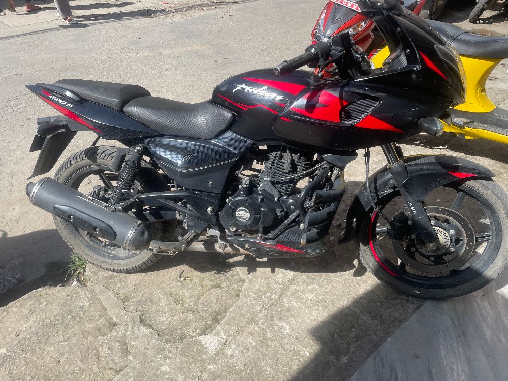 2021 Bajaj Plusar 220