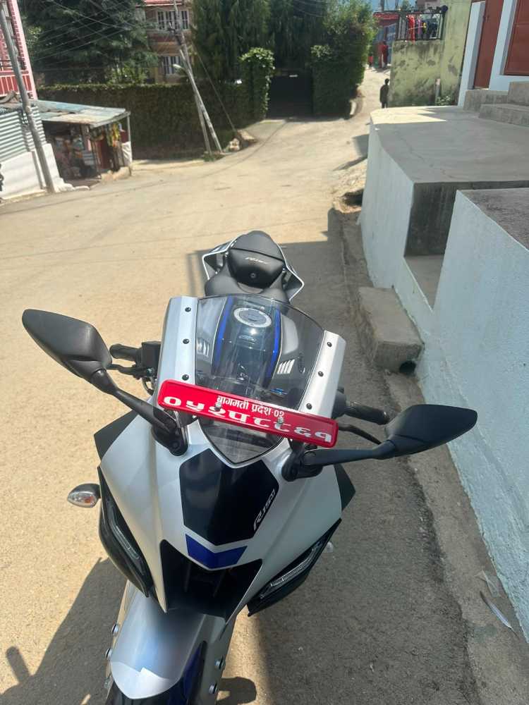 2025 Yamaha R15