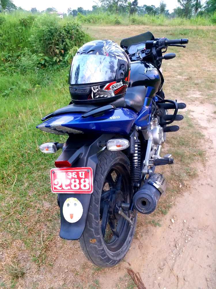 2015 Bajaj Pulsar 180